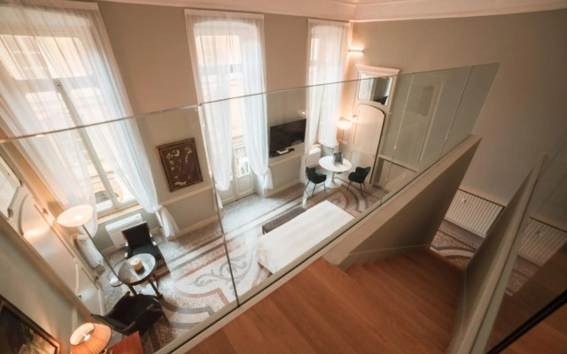 Royal Palace Luxury Suites & Hotel