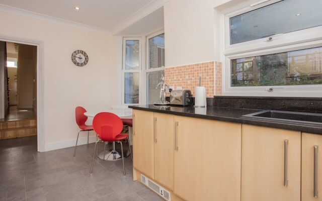 Spacious 4 Bedroom House in South Lambeth