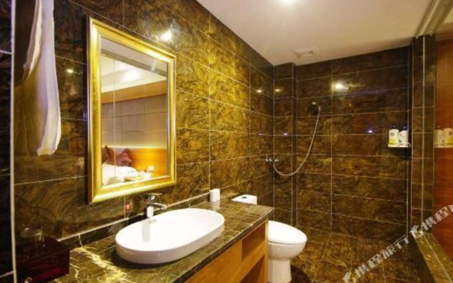 Yibin Rongzhou Holiday Hotel (Guanying Ancient Street)
