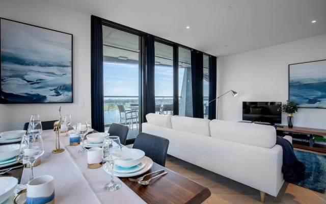 Breathtaking Lake/parkview Apt Pool&gym@3br