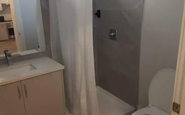 Signature Airport Proximity suite