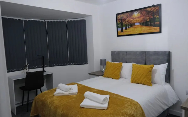 Modern House - 3 Bedrooms - 1 Bath - Mancity