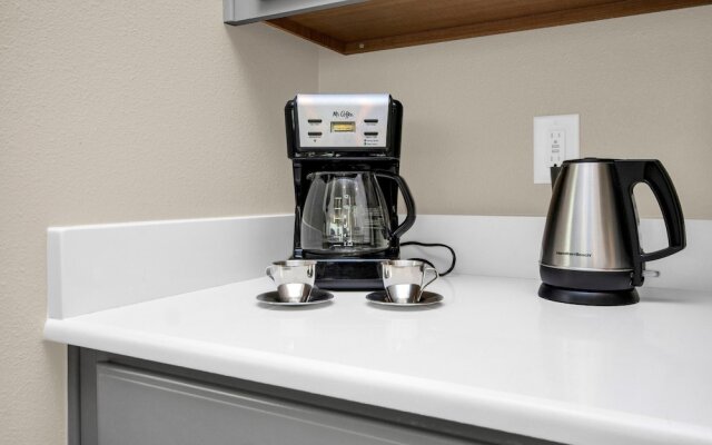 Comfy House at Compass Bay Cb102