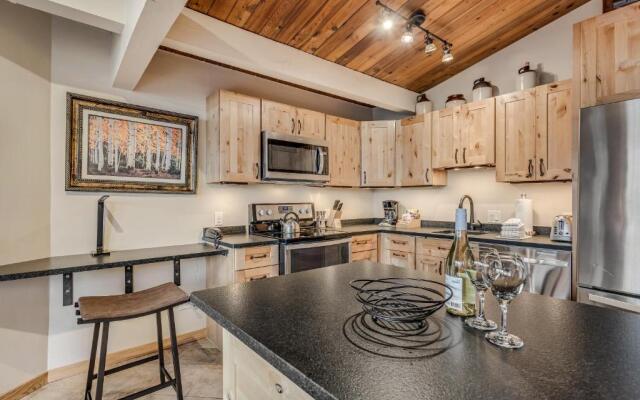 Laurelwood Condominiums Studio Premier Unit 309