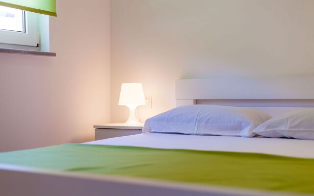 Apartment Ana - free parking: A5 Stanici, Riviera Omis