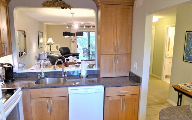 87 Chilton - 2 Bedroom Condo