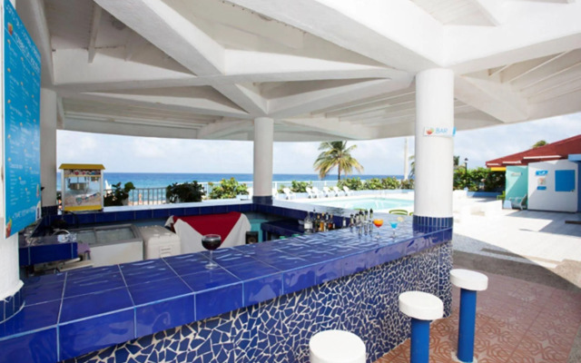 Hotel On Vacation Blue Reef