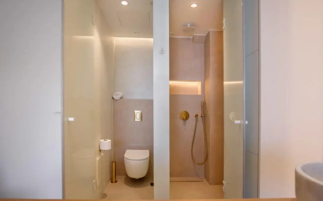 Phos Hotel Adults Only