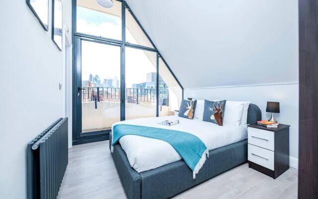 Stylish 2BR Whitechapel Flat with City Views