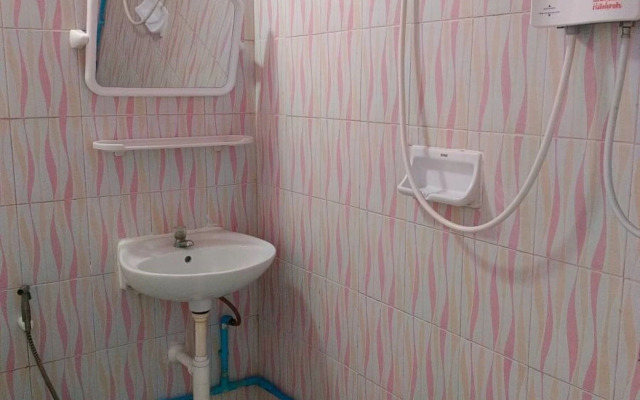 Royal Land Mae Klong Hotel