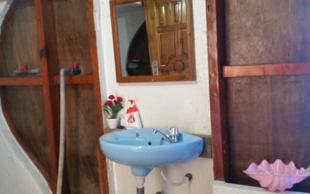 Larantuka Beach Apartments.