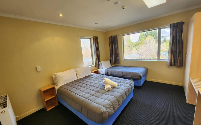 Pinewood Queenstown – Guest Rooms – Queenstown