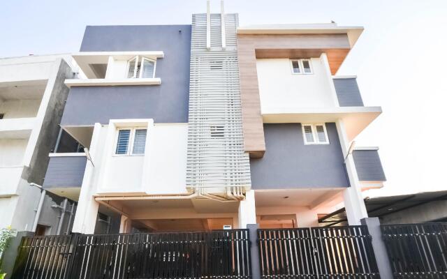 OYO 79142 Gowtham Grand