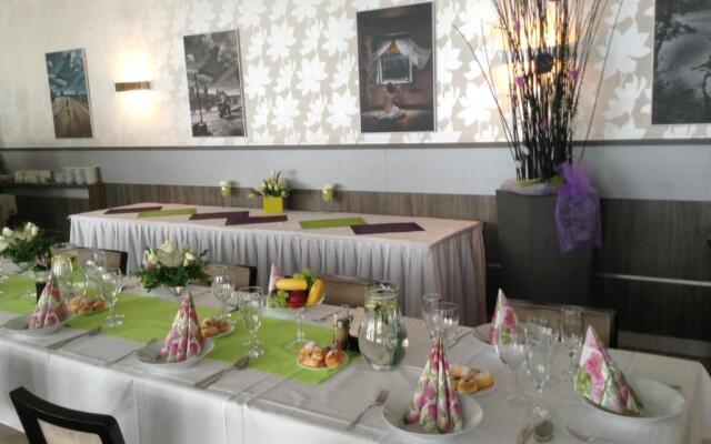 Hotel Monde