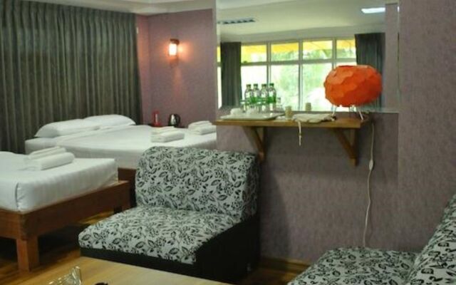 Yaewaddy Motel