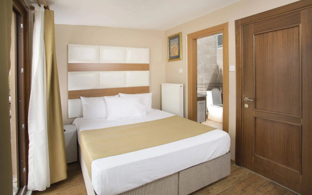 La Pazza Suites Hotel