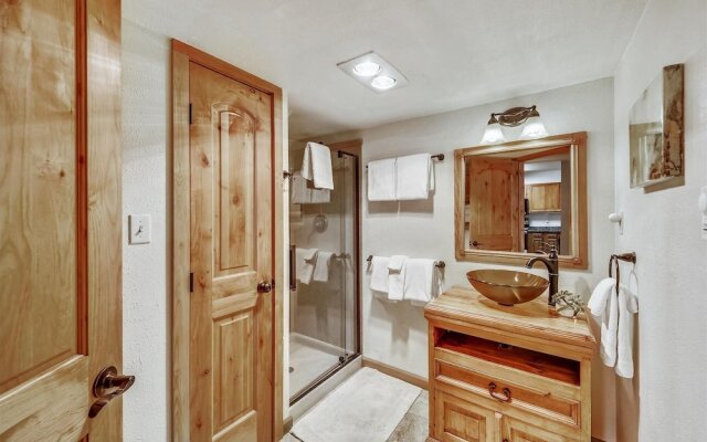 Atrium 003 1 Bedroom Condo by RedAwning