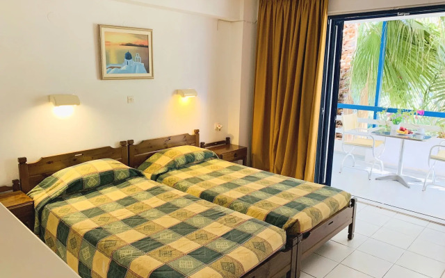 Kassavetis Center - Hotel Studios & Apartments