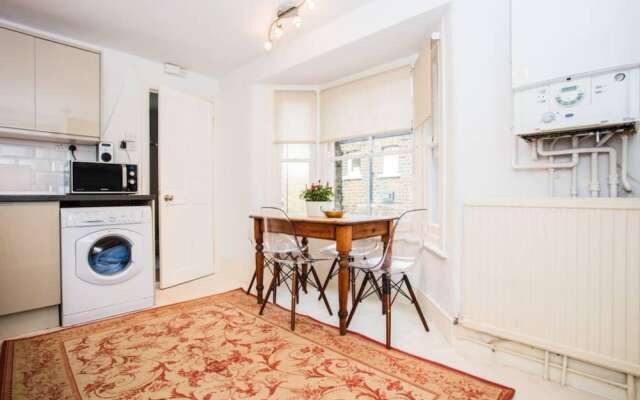 Flat in Battersea Accommodates 5