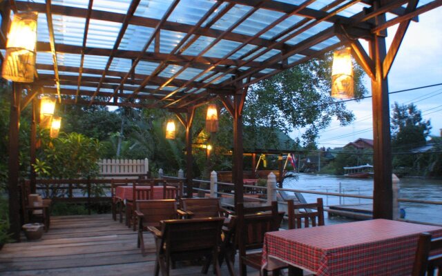 Baan Suan Amphawa
