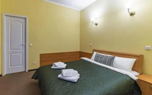 Anichkov Bridge Living Quarters