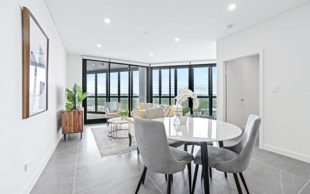 HomeHotel Extreme Luxury Apt next to Mall & Train