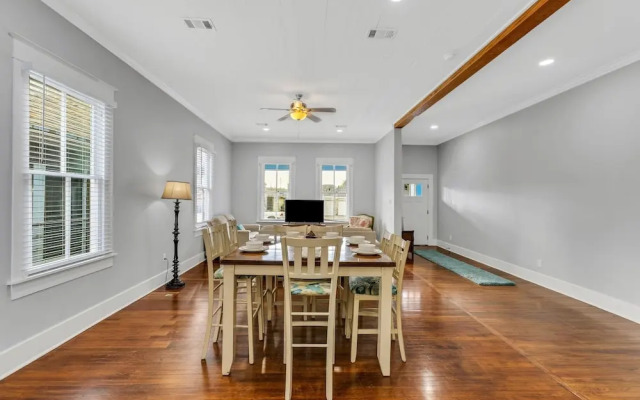 Big Blue House 3 Bedroom Home