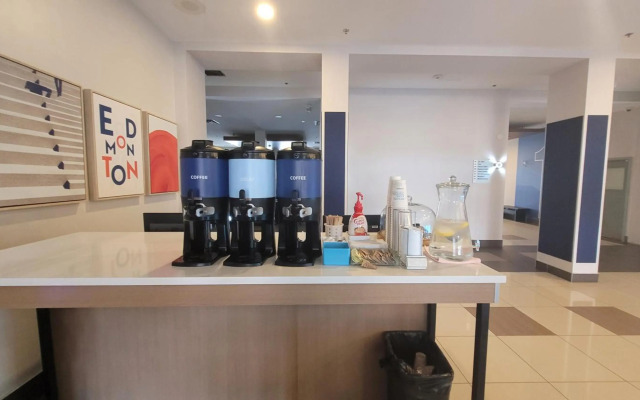 Holiday Inn Express Hotel & Suites Edmonton South by IHG
