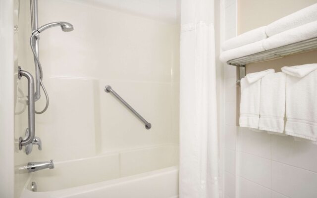 Days Inn & Suites - Langley