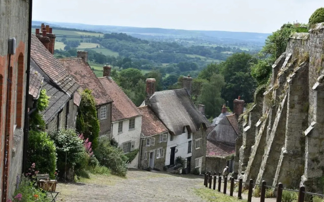 The View, Charming 2-bed Apartment in Shaftesbury,