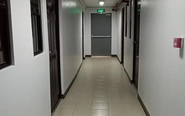 Relaxing 1-Bedroom Condo Unit (by Lee Portum)