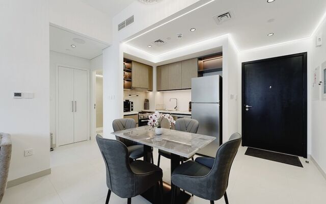 Stayis-Luxury 1 BR with City SkylineView