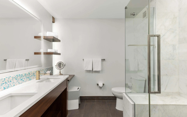 The Art Hotel Denver, Curio Collection by Hilton