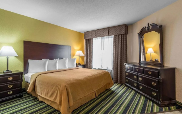 Quality Suites Kansas City International Airport