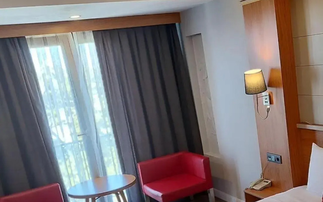 May Park Hotel