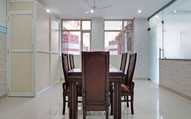 OYO Home 38093 Designer Stay Fortis Hospital