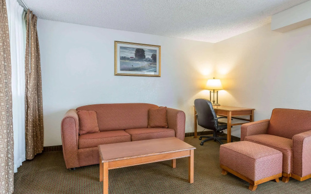 Quality Inn & Suites Bakersfield