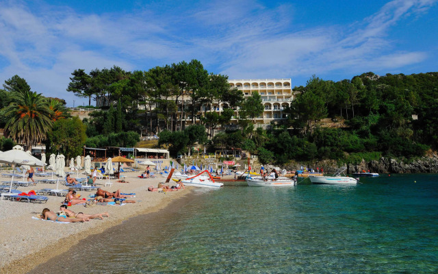 Akrotiri Beach Resort Hotel - Adults friendly