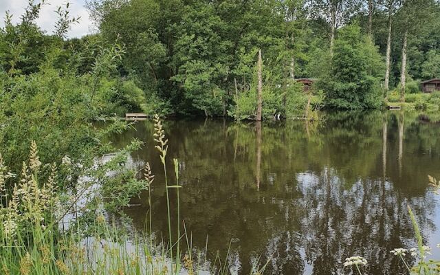 Immaculate 2-bed Lodge Next To Lake