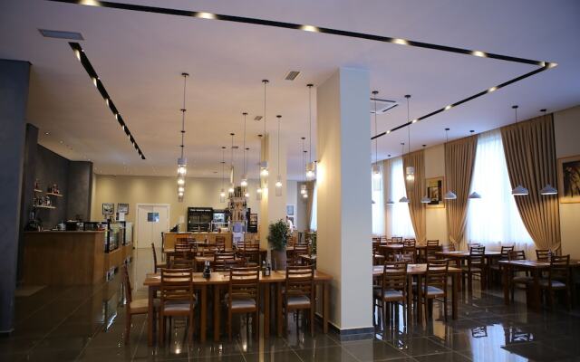 Twin Towers Hotel