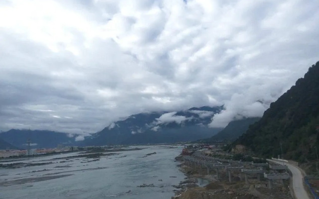 7 Days Inn (Linzhi Bayi Bridge)
