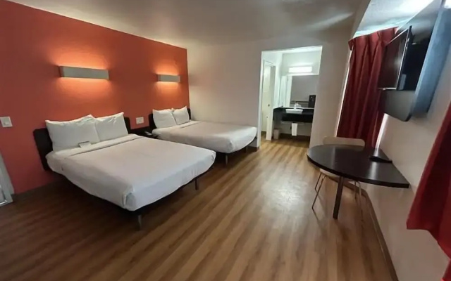 Studio 6 Suites - Riverside, Ca