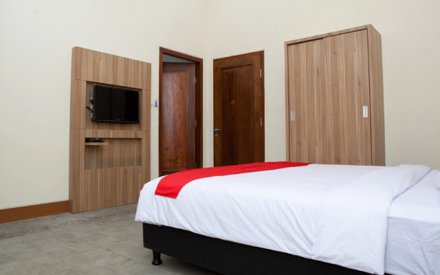 RedDoorz Plus near Pasundan University