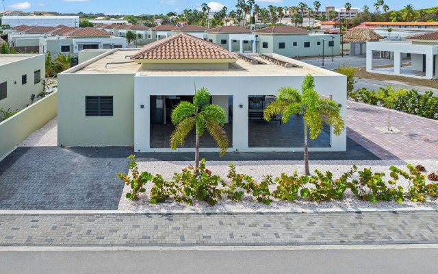 Villa Amber with pool at mambo beach