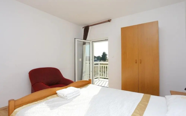 Lias - With Restaurant - A4