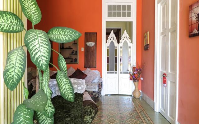 Hostal Balcones 2, Knocking on Cuba