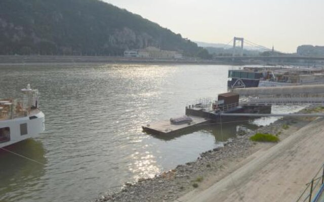 Riverside Danube Guest House