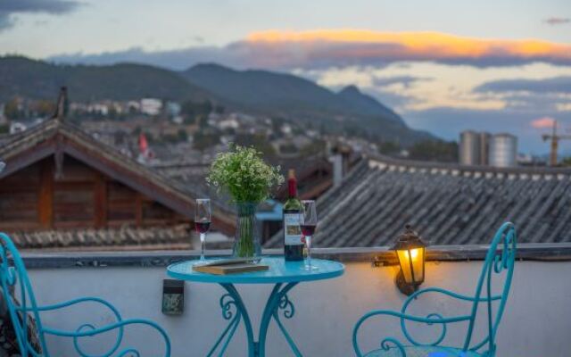 Lijiang see and not see inn