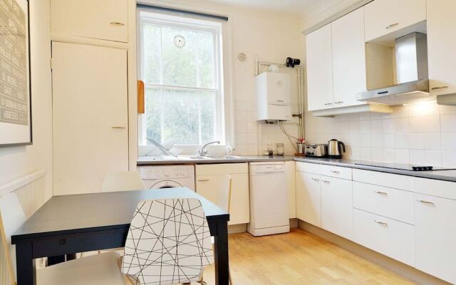 Quaint 3 Bedroom Garden Flat In The Heart Of Camden Town.