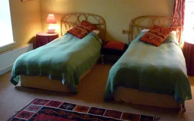 Gwernyfed B And B